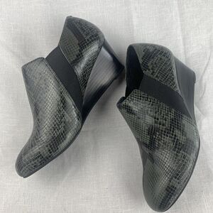 Vionic Stanton Wedge Heel Booties Faux Snakeskin Women's 8.5 Ankle Boots  (0685)